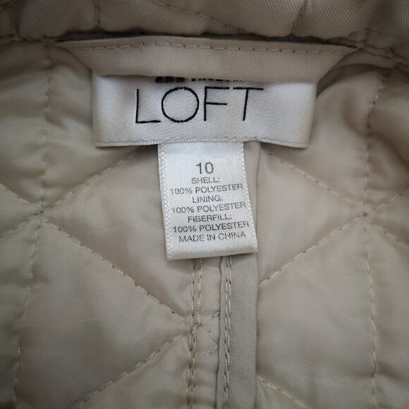 Ann Taylor Loft Ladies Size 10 Beige Lightly Quilted Button Closure Jacket - Picture 3 of 9